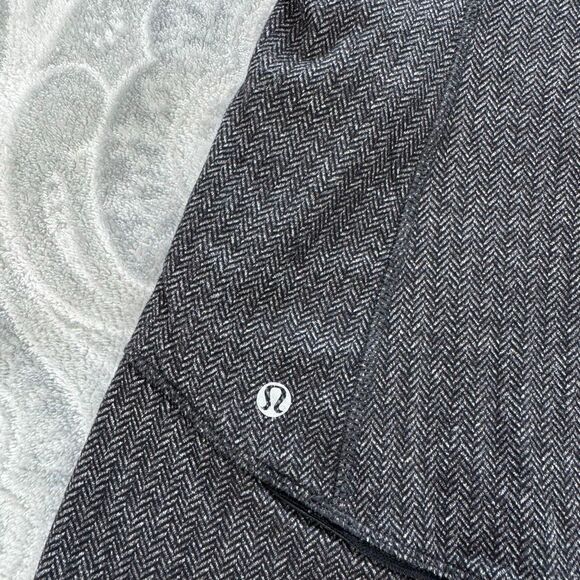 Women's Lululemon Think Fast Pullover - Picture 5 of 6